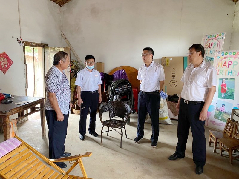 慰问图片2.jpg 慰问图片2.jpg